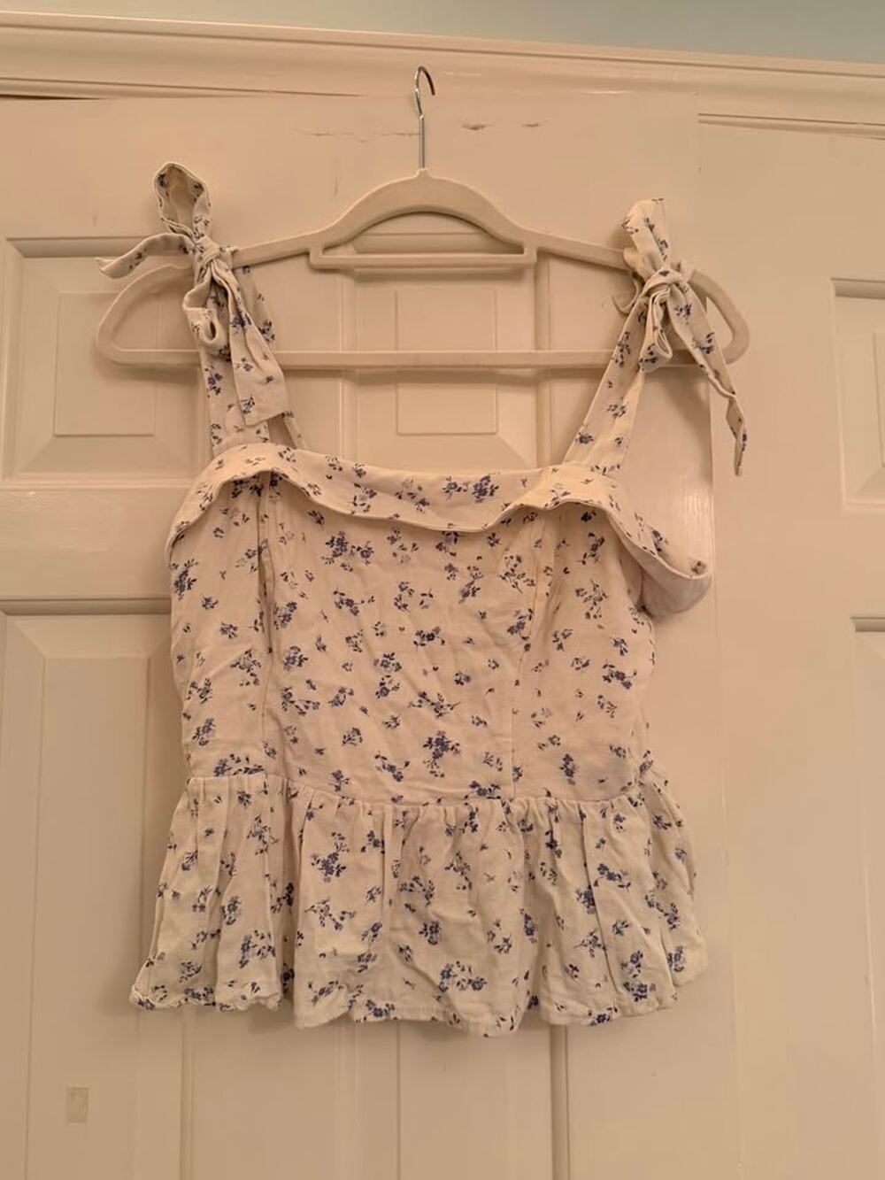 White Blue Ditsy Floral Tank Top Bow sleeves Altar'd State medium– Women's